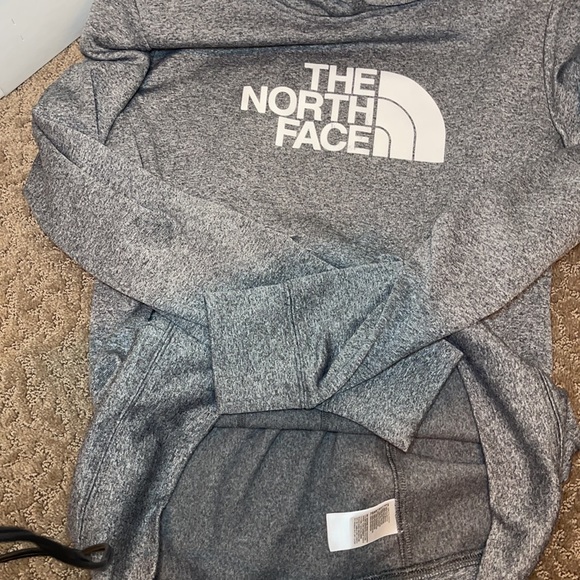The north face hoodie - Picture 4 of 4